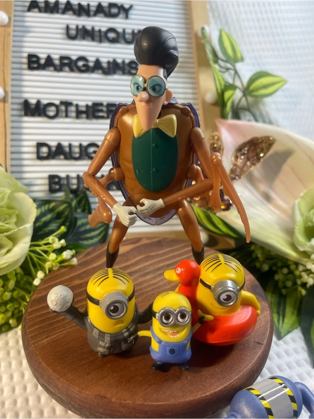 Minions Figure Set with Blue Toy Ray Gun